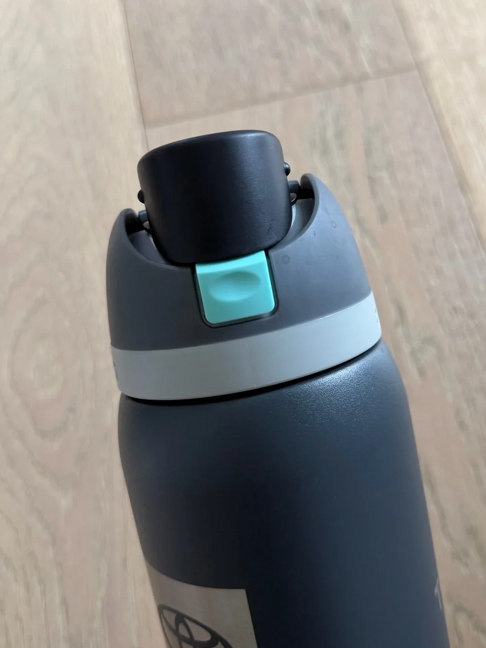 Owala FreeSip Water Bottle Tumbler 32oz